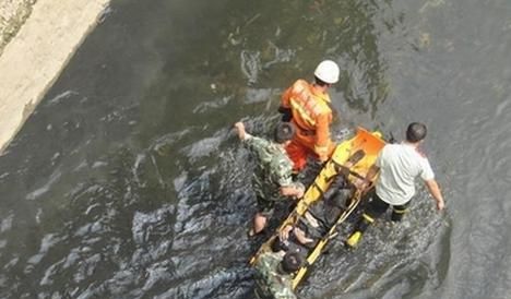 梦见干沟有水了,梦到河沟开始没水后来有好多水图4