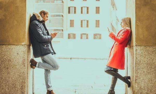 女人梦见和不联系的情人又见面了,梦见和旧情人再见面又不欢而散图2