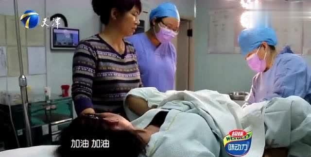 梦见女人生孩子分娩
,梦到女人在田里生孩子图3