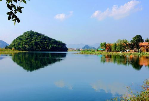 已婚女人梦见平静的湖水
,已婚女人梦见水是什么意思图3