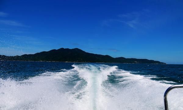 女人梦到蓝色的河水
,梦到河水是蓝色和绿色两种色图1