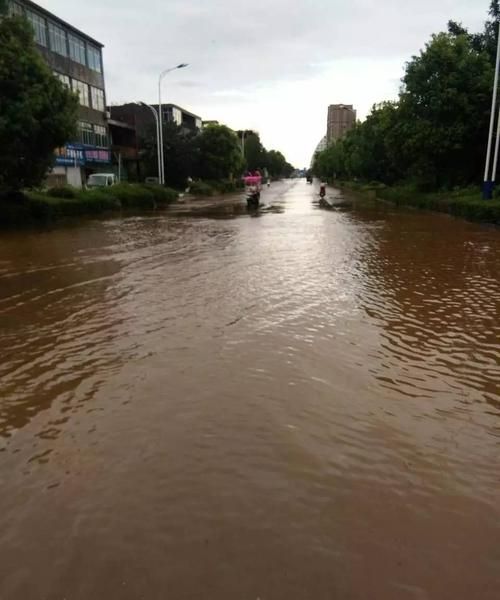 梦见开车涨水过不了路
,梦见涨水但全然没路最后发现则则的路图2