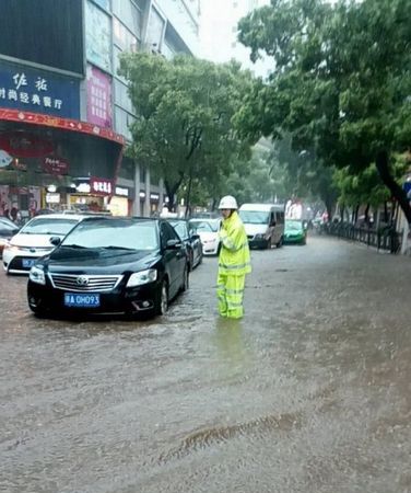 梦见开车涨水过不了路
,梦见涨水但全然没路最后发现则则的路图4