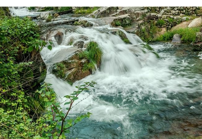 女人梦见小溪流水很清
,梦见流动的河水很清图2