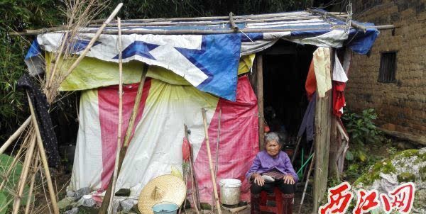 梦见和老公住在简陋的房子里
,梦见自已一个住在简陋的房子里是什么意思图1