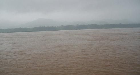 经常梦见大河涨水好不好
,梦到河里涨大水预示着什么图5