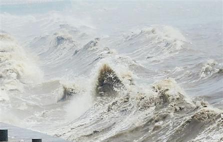 经常梦见大河涨水好不好
,梦到河里涨大水预示着什么图6