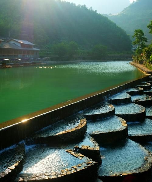 梦见一汪水很清澈
,梦见黑河里的水很淸图2