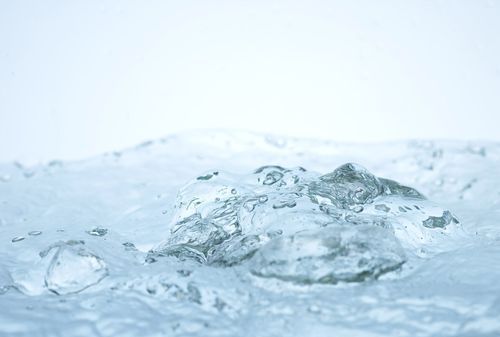 梦见水沟很满的水在流
,梦到家里有两条水沟大水从家里流过图2