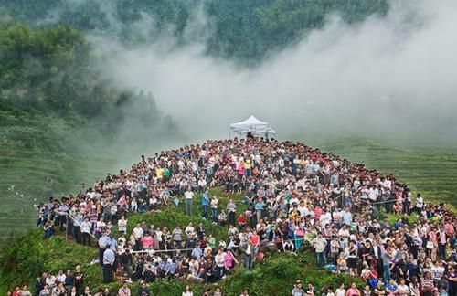 梦见人山人海人挤人
,梦见自己的老家人山人海图4