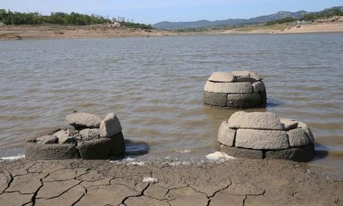 梦见自己老家河水很清干枯
,周公解梦梦见河水清澈水位突然上升然后过一会却干了图2