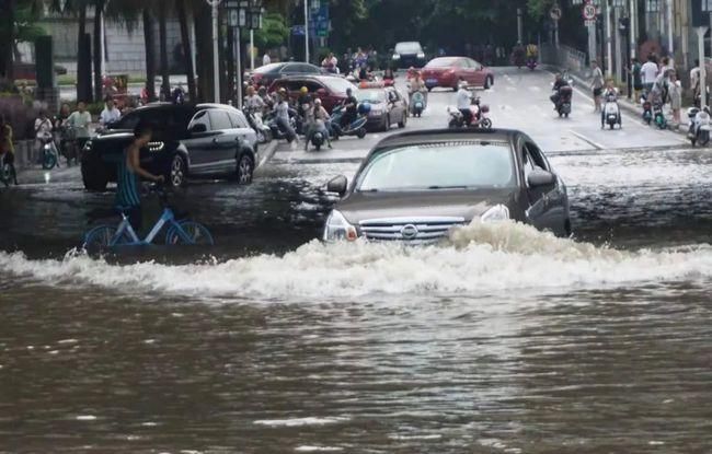 梦见开车遇到洪水无法前行
,梦见自己开车道路坎坷图1