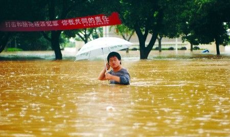 梦见开车遇到洪水无法前行
,梦见自己开车道路坎坷图2