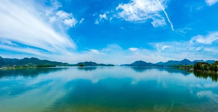 梦见一大片平静的水
,梦见大海一望无际,海水很平静图1