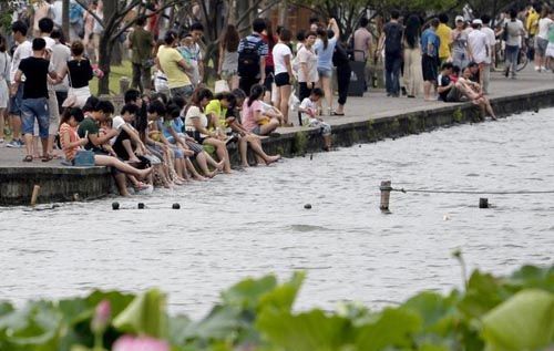 梦见在浑浊的河里洗脚
,梦见自己在清澈的水里洗脚图2