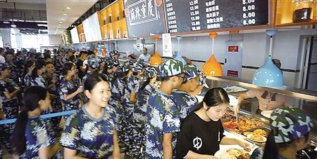 梦见好多职工排队打饭
,女人梦见去食堂吃饭什么意思图4