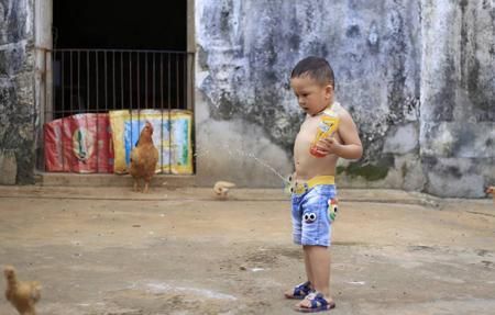 梦到刚出生的小男孩撒尿
,孕妇梦见抱着男孩撒尿是什么意思图4