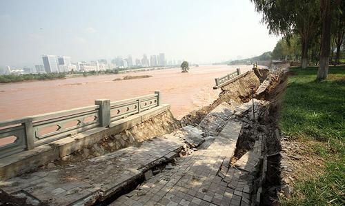 梦见河堤塌陷啥意思
,梦见大雪纷飞什么意思图2