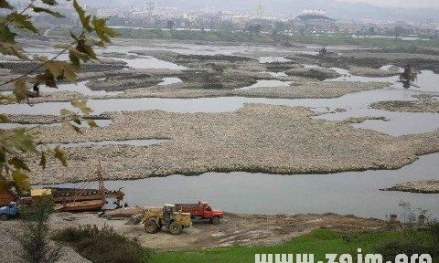 梦见在清澈的河水里洗手
,梦见自己在小水沟里洗手是什么意思图4