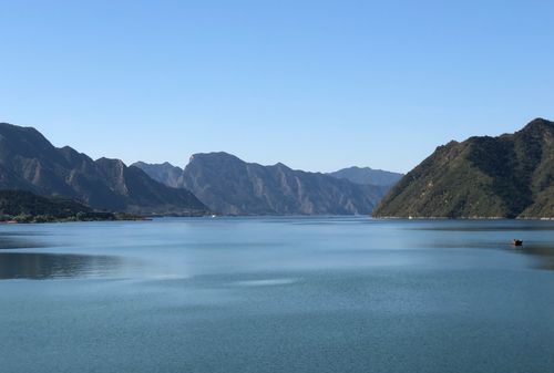 梦到宽广的水面,梦见大水面钓鱼图4