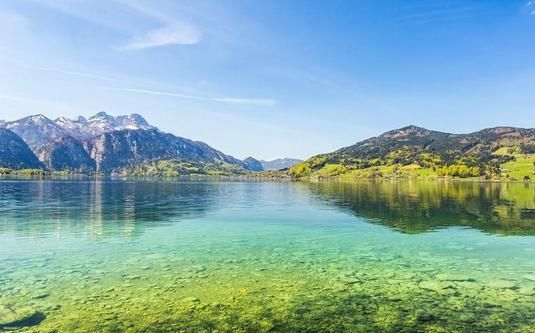 女人梦见平静的湖水,梦见平静的湖面突然起巨浪图2