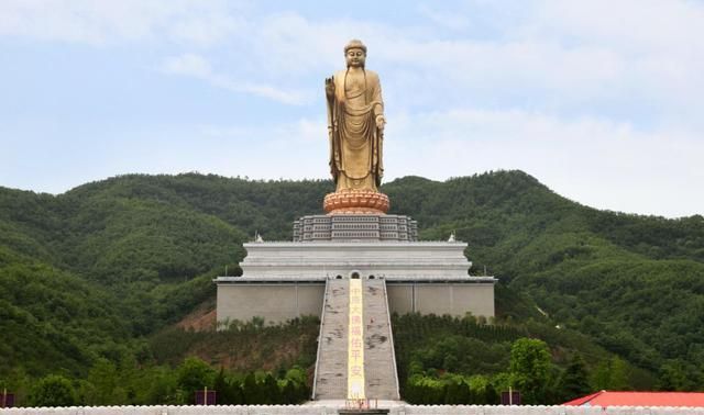 梦见山都是佛像的景区,昨天晚上梦见了山上有很多色彩鲜艳的佛像图1