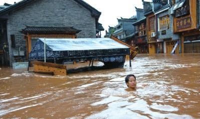 梦到洪水游泳什么预兆,梦见发洪水游泳是什么征兆图3