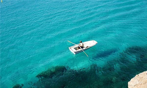 梦见在清澈的海水里,女人梦见清澈的海水图2