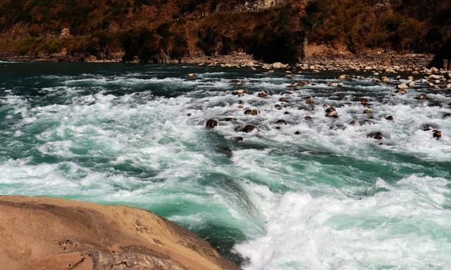 梦见满渠的水流,梦见河水流是什么意思?图2