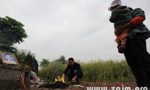 梦见死去的亲人还活着是什么兆头