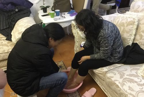 女人给男人洗脚代表什么意思