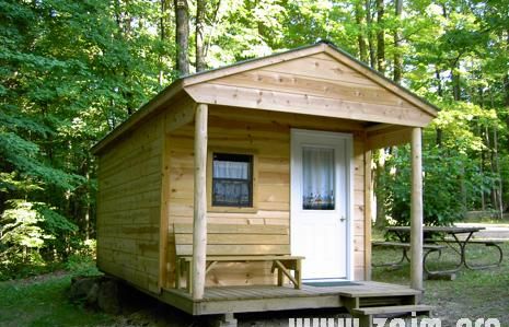 梦见简陋小屋漏雨睡的床是干的