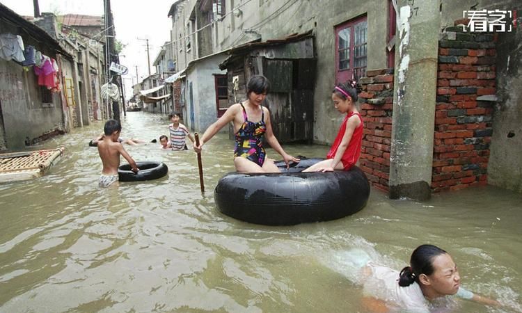 梦见在洪水河里逆着游泳什么意思