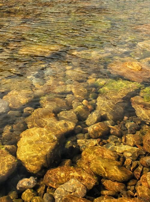 梦见石头流水出来是什么意思