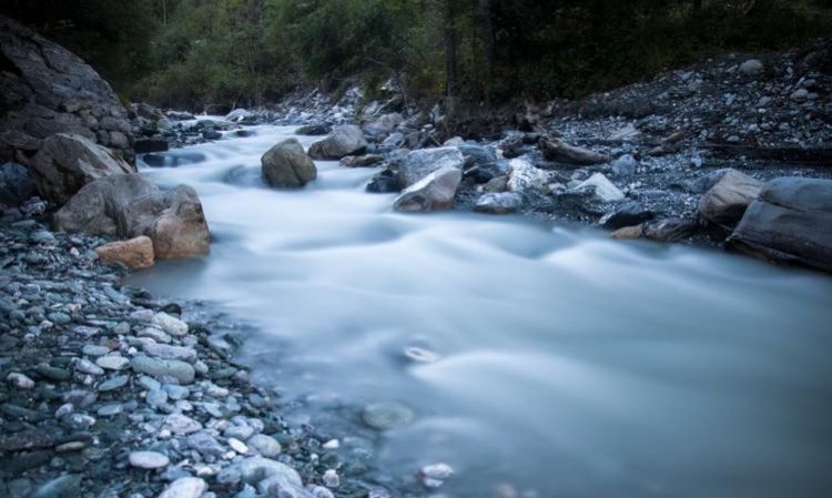 梦见小河流水很清澈是什么意思