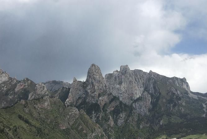 梦见高山耸立在眼前是什么征兆