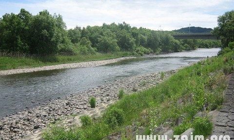 女人梦见流动的溪水从低向高流去