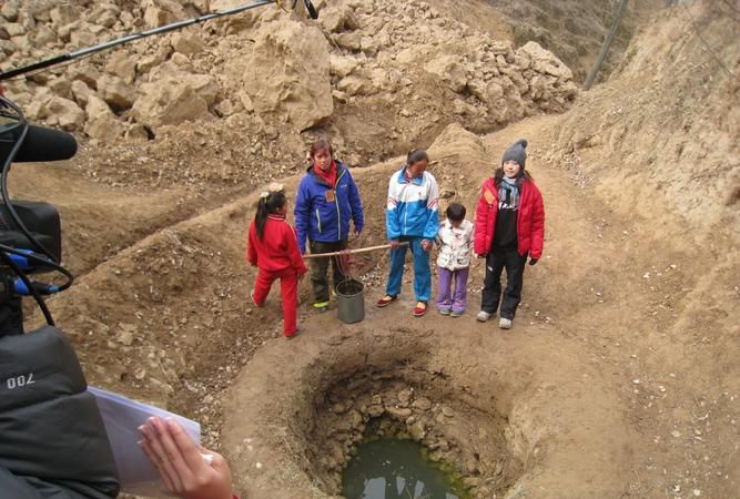 梦见自己家水窖里有建筑物什么意思