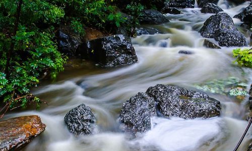 梦见溪流湍急