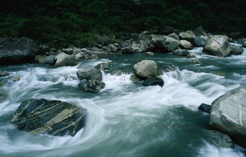 梦见从桥上走过来,桥下有水流