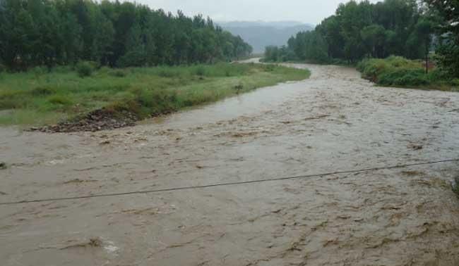 梦见大水挡路是什么意思