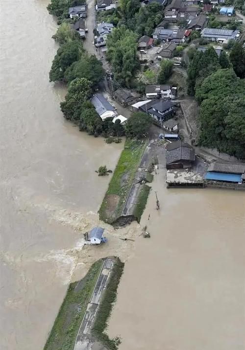 梦见水坝垮塌人没事