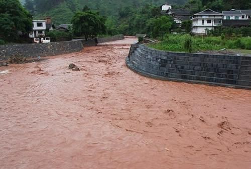 女人梦见河里突然涨水了解梦